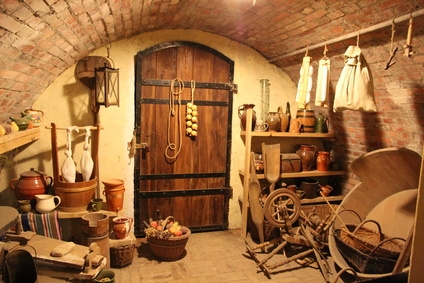 Cave comprise