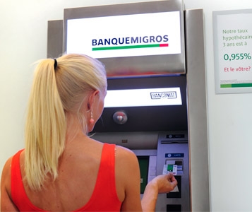 Les banques taxent les infidèles
