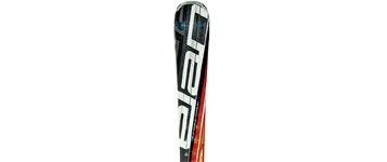 13 paires de ski: skis polyvalents et tous publics de bonne qualité
