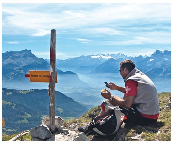 Voyages en Suisse, smartphone en poche