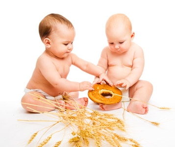 Bébé doit apprivoiser le gluten dès le 4e mois