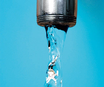 Médicaments: eau plate  de préférence