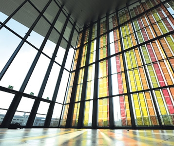 Des panneaux solaires tendance arc-en-ciel