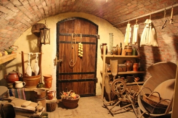Cave comprise