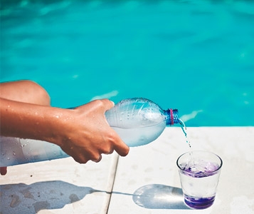 Eau  en bouteille:  à boire vite!