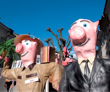 Manger (comme) des cochons