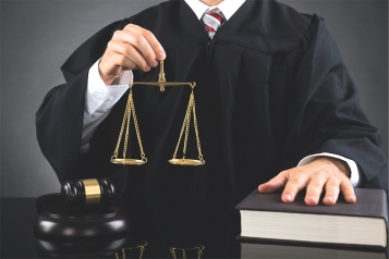 10 assurances juridiques: Une assistance avec un flot de restrictions