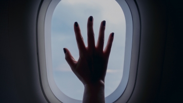 Jeté hors de l’avion malgré un billet valable