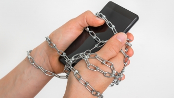 Téléphone sans fil mais avec chaînes