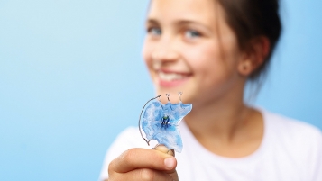 Un bionateur peut-il aider pour la dentition?