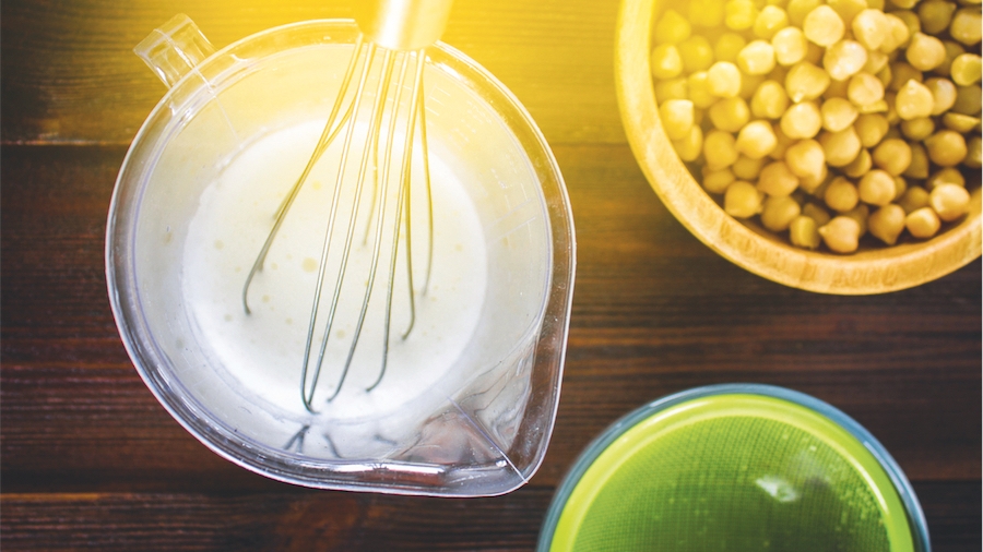Jus de pois chiches en lieu du blanc d’œuf