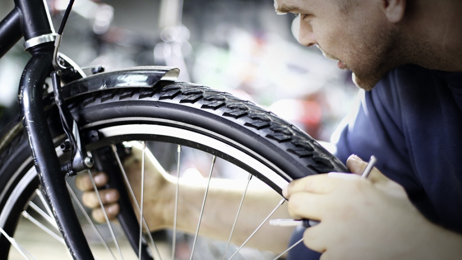 12 pneus de vélos anti-crevaison et standards: crevaison après la première étape